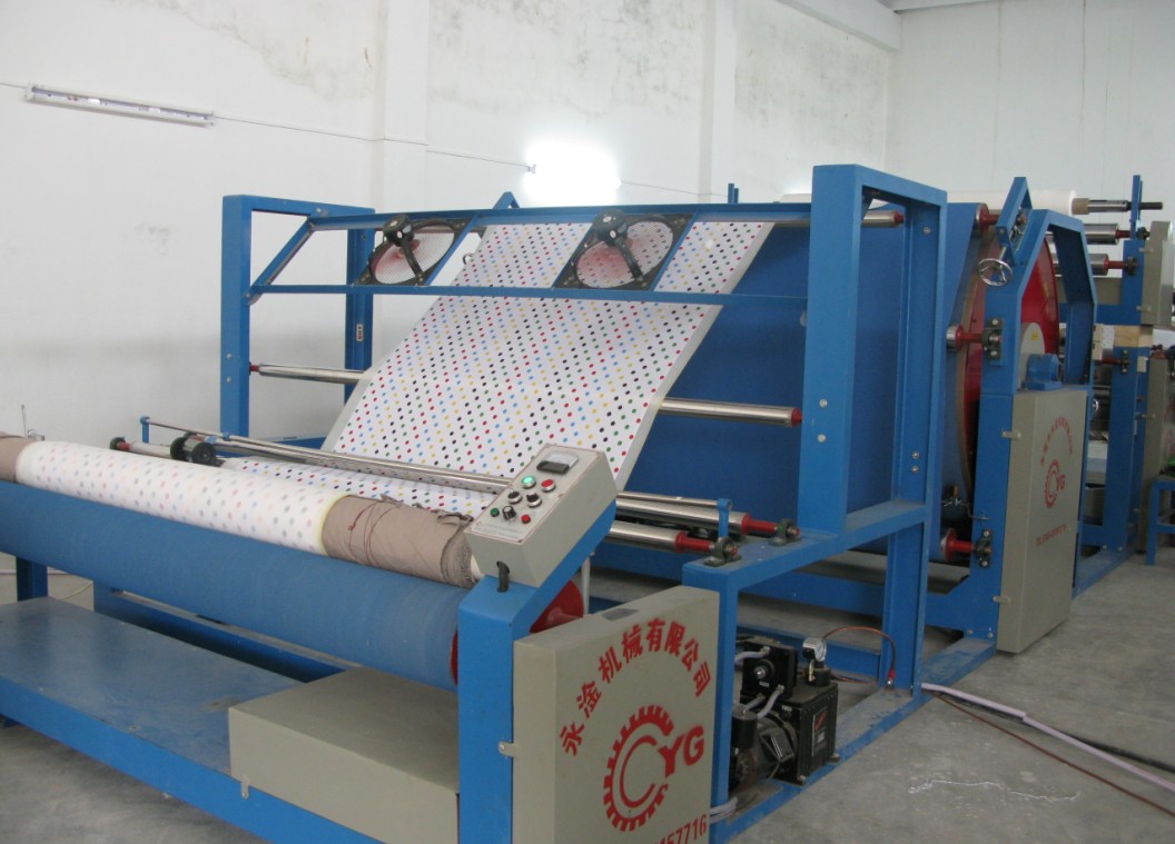 服裝面料復(fù)（貼）合機(jī)客戶(hù)現(xiàn)場(chǎng)